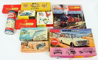 Lot 467 - A quantity of Tri-ang Hornby 'O' gauge trains,...