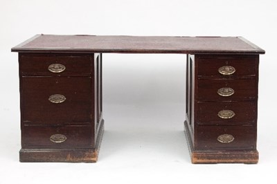 Lot 727 - A 20th Century pedestal desk, 160cm wide