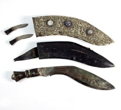 Lot 811 - A kukri with horn handle and lion mask to the...