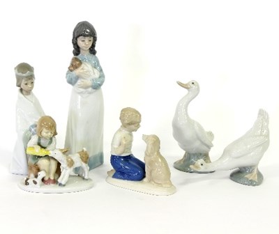 Lot 31 - A group of six Lladro figures, two geese,...