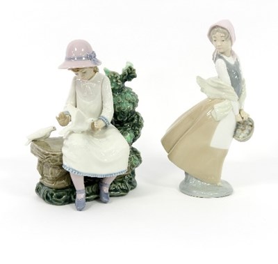 Lot 32 - Two Lladro figures, Feeding the Pigeons,...