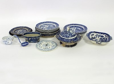 Lot 63 - A quantity of various blue and white...