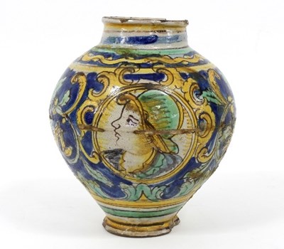 Lot 80 - A 16th Century Italian majolica albarello,...