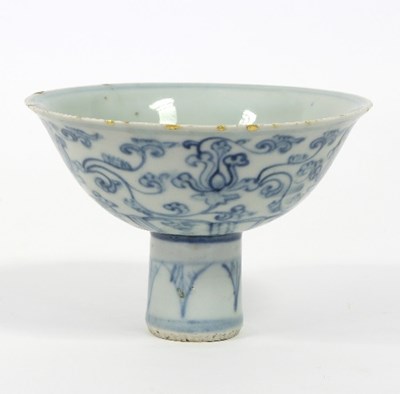 Lot 158 - A Chinese blue and white stem cup, 17th/18th...