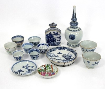 Lot 195 - A Chinese blue and white water sprinkler with...