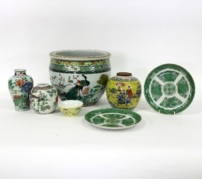 Lot 196 - A Chinese famille verte fish bowl decorated...