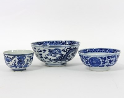 Lot 198 - A Chinese blue and white bowl decorated...