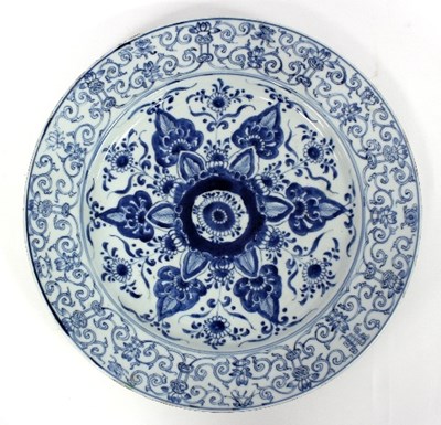 Lot 200 - A Chinese export blue and white charger,...