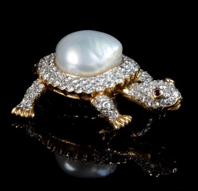 Lot 276 - A diamond and pearl tortoise, the pearl body...