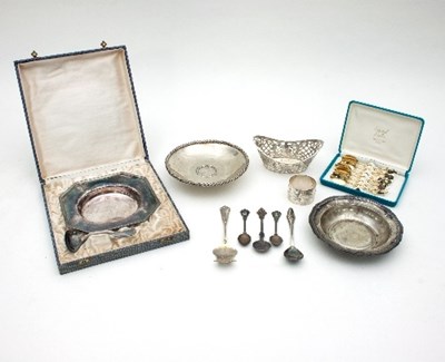 Lot 25 - A French silver bowl and spoon, cased, an 800...