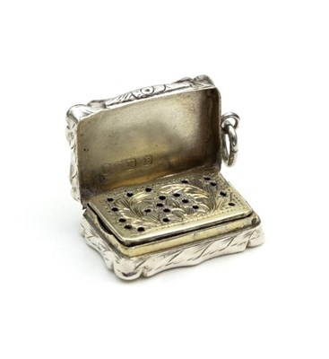 Lot 43 - A Victorian silver vinaigrette, maker's mark...