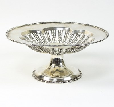 Lot 79 - A silver tazza, Mappin & Webb, Sheffield 1911,...