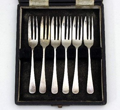 Lot 97 - Six silver cake forks, R F M, Sheffield 1943,...