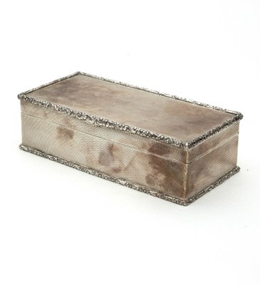 Lot 125 - A silver cigarette box, Richard Comyns, London...