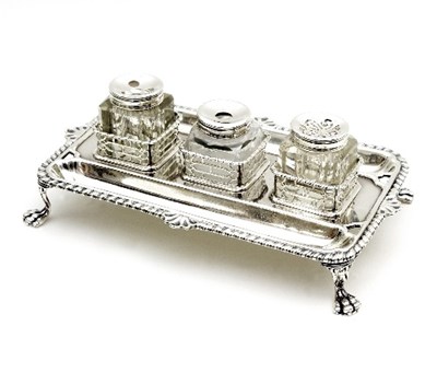 Lot 146 - A George III silver inkstand, William Plummer,...