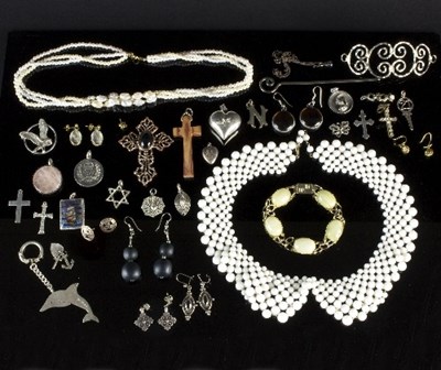 Lot 217 - A large quantity of silver and costume...