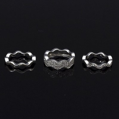 Lot 223 - A set of three contemporary 18ct white gold...