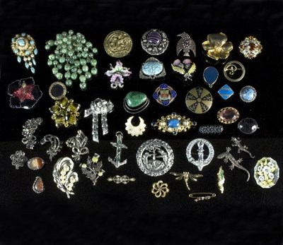 Lot 229 - A large collection of various silver and gem...