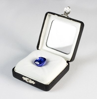 Lot 253 - An unmounted mixed cushion cut tanzanite,...