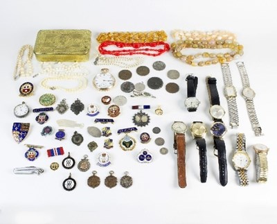 Lot 289 - Sundry jewellery, badges and watches