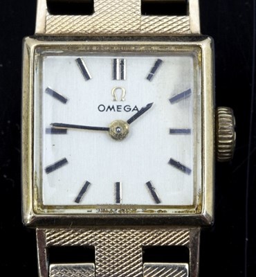 Lot 326 - A lady's 9ct gold cased wristwatch, the square...