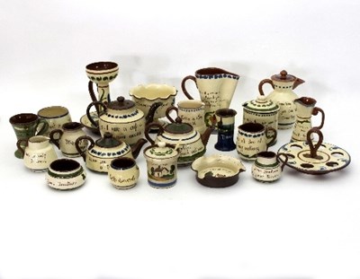 Lot 552 - A large quantity of Torquay pottery, to...