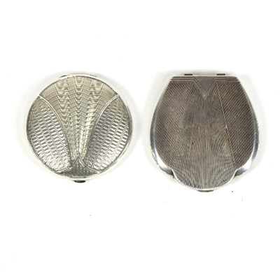 Lot 508 - An Art Deco silver compact, Birmingham 1935,...