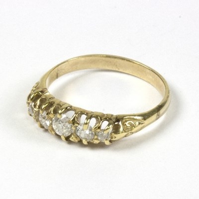 Lot 549 - A five-stone diamond ring, graduating stones...