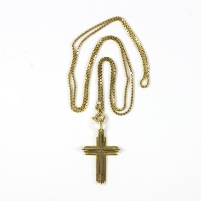 Lot 561 - An 18ct gold crucifix pendant and an 18ct gold...