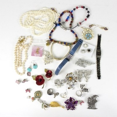 Lot 570 - A small group of costume jewellery to include...