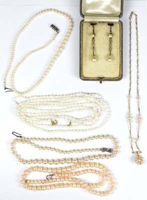 Lot 603 - A single row cultured pearl necklace with...