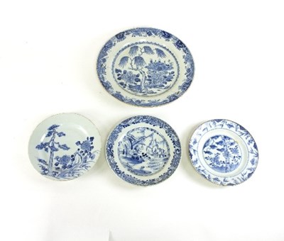 Lot 692 - A large 19th Century Chinese blue and white...