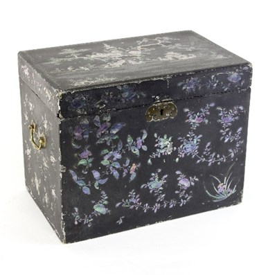 Lot 697 - A Chinese export lacquered box with...