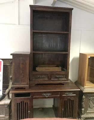 Lot 913 - A suite of modern office furniture, desk,...