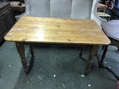 Lot 919 - A pitch pine table fitted a drawer on turned...