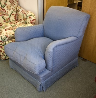 Lot 1095 - An upholstered armchair