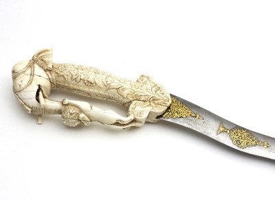 Lot 1190 - A khanjar dagger, with wavy blade gilt...