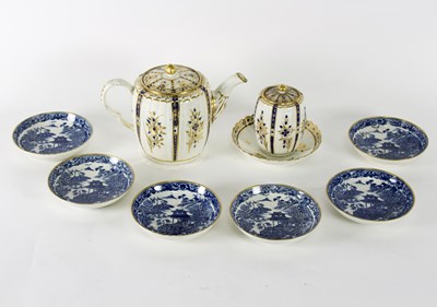 Lot 92 - A Salopian ribbed teapot and cover painted...