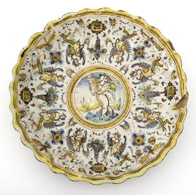 Lot 138 - An Italian Deruta maiolica crespina, 17th...