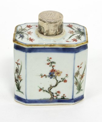 Lot 286 - A Chinese famille verte tea caddy, Kangxi,...