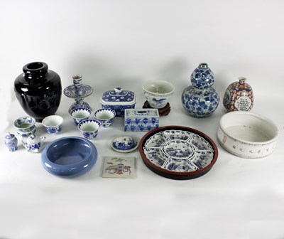 Lot 305 - A quantity of modern Chinese and Japanese...