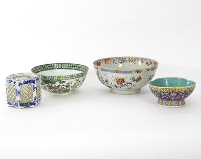 Lot 331 - A Chinese enamelled bowl, Tongzhi mark and...