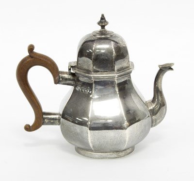 Lot 359 - A silver teapot, Goldsmith's Company, London...