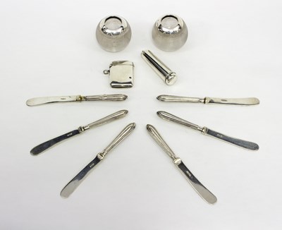 Lot 361 - Six tea knives, the silver mounted handles...