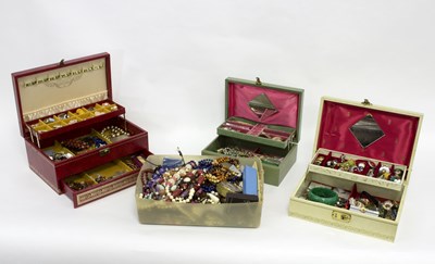 Lot 390 - A large quantity of costume jewellery to...