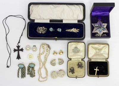 Lot 393 - A 9ct gold cross, various paste earrings and...