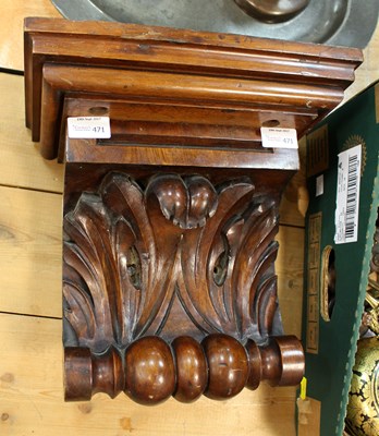 Lot 471 - A mahogany wall bracket with acanthus scroll...