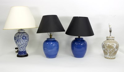 Lot 475 - A pair of blue vase shaped table lights and...