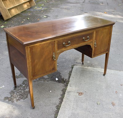 Lot 589 - An Edwardian mahogany dresser fitted a single...