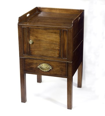 Lot 712 - A George III mahogany tray top commode, fitted...